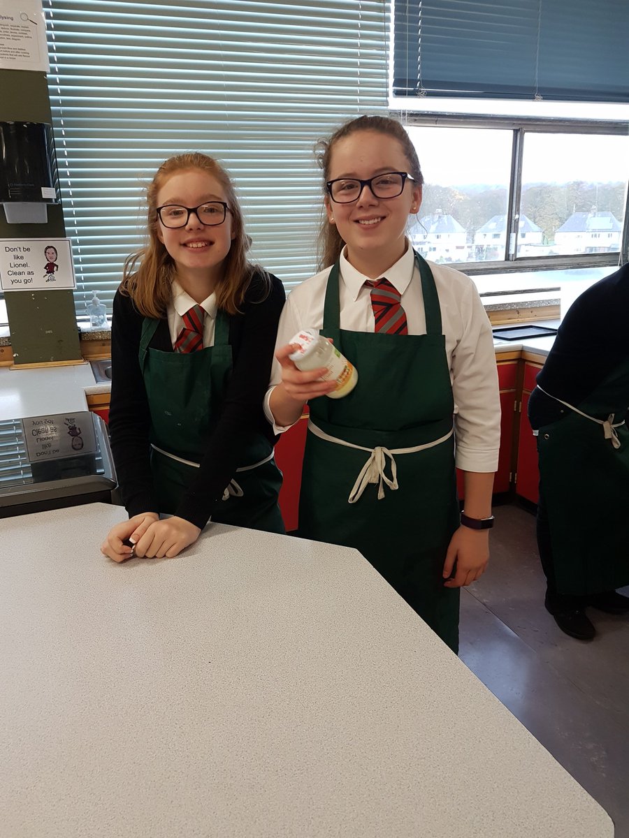 Balweariefood's tweet photo. S2 Food Wizardry class shaking their own butter. @BalwearieHE @BalwearieHigh #foodwizards 💫👨🍳👩🍳 https://t.co/NDp0V7Yk6t