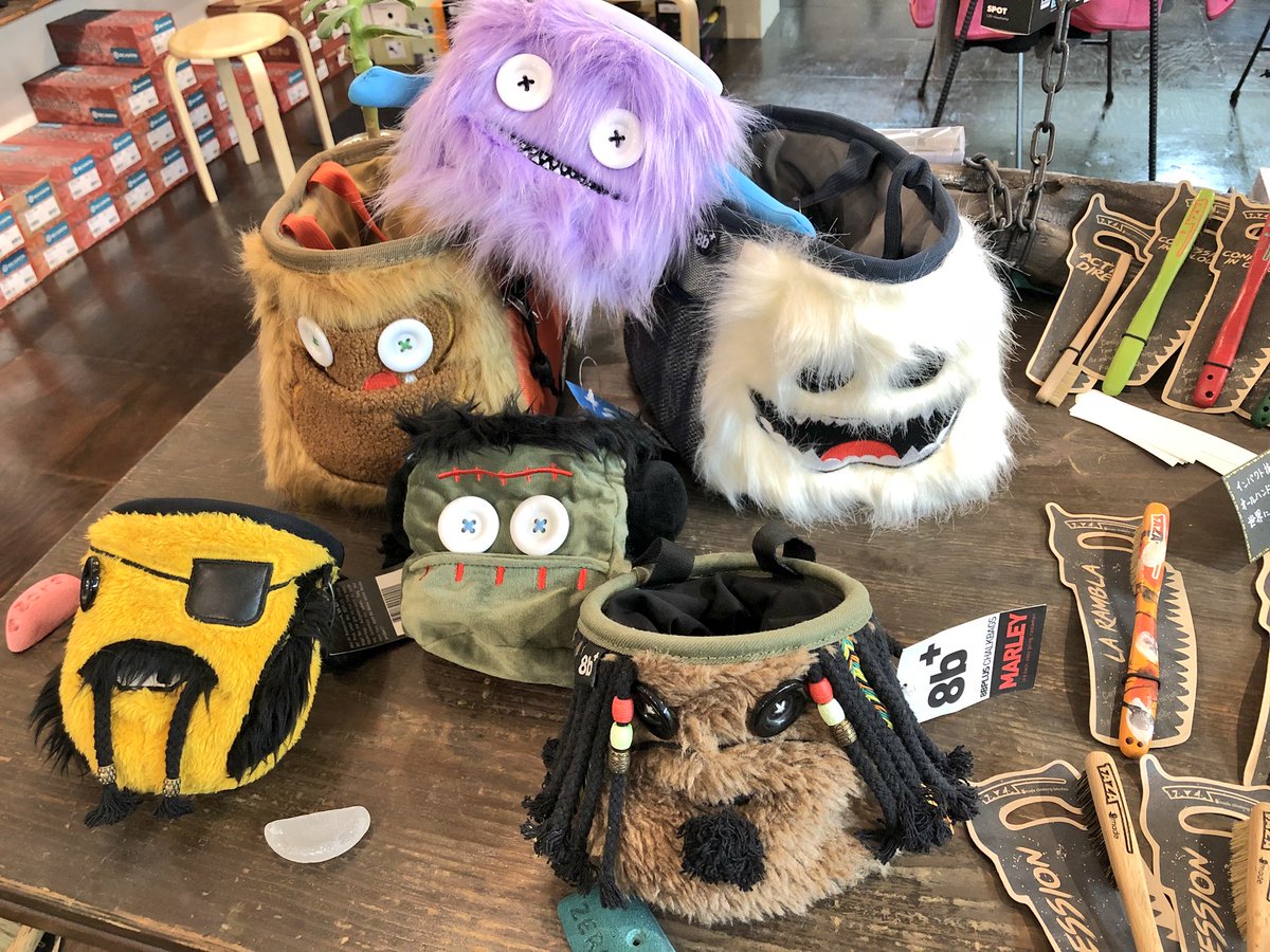 zeroshimoguri's tweet photo. 8b＋が入荷しました！
チョークバッグは全てハンドメイド！もふもふのふさふさです◎
早い者勝ちですよ〜！🐻
#チョークバッグ #8bplus #クライミング https://t.co/vp6Dk0LOzz