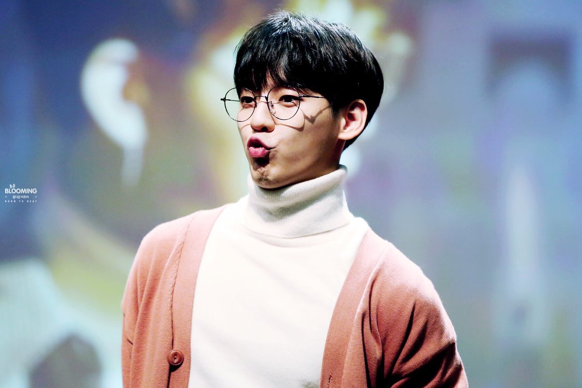 day_ek_day's tweet photo. 심장을 뛰게 하려고 당신이 왔네
차가운 심연에서 부는 바람을 재우러
당신이 노래를 부르며 왔네

/권순자, 심장을 뛰게 하려고

@btob2mh https://t.co/vRb619piNL