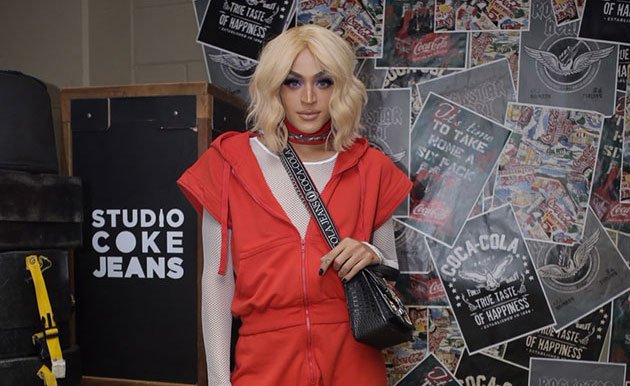LilianPacce's tweet photo. Vai ter @pabllovittar na próxima campanha da @CocaColaJeans! <3 "Aaaaaai, papaaaaai..." Vem ver fotos do making of:
https://t.co/prAWL9GzkM #PablloVittar #Vittalover #vittalovers #CocaColaJeans #moda https://t.co/iYA5yudz3v