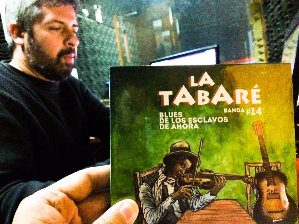 SebaSanchezuy's tweet photo. A tu izquierda, @nicope29 (productor de @lacuchara_radio). Más serio de lo que es.
A tu derecha, lo nuevo de @La_Tabare. https://t.co/GLHQWRt8JG