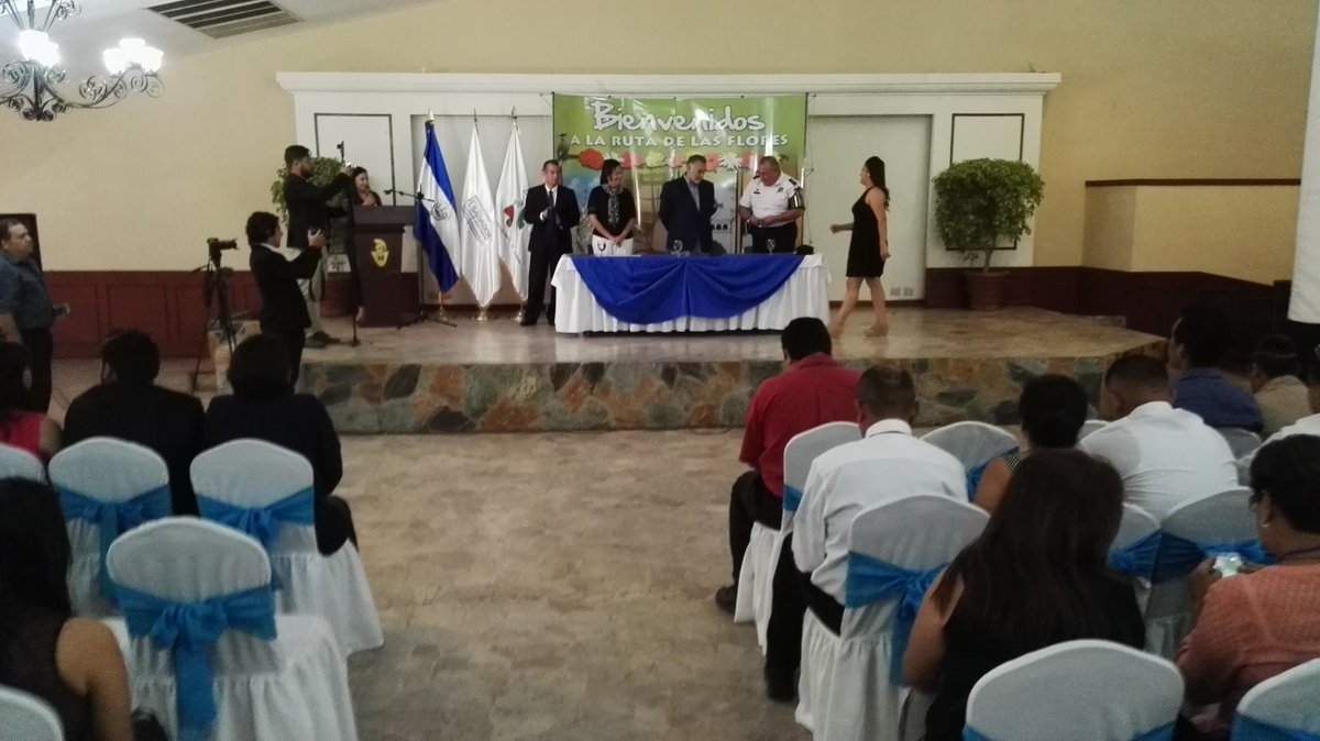 MITURElSalvador's tweet photo. Continúa graduación de participantes en el programa #FORMATURES https://t.co/vdbypfibVo