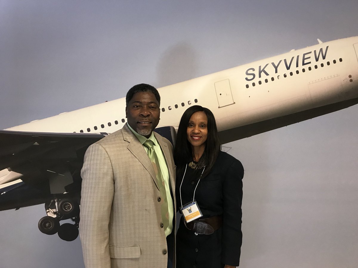 KimberlyRDove's tweet photo. Skyview Charter High School with Principal Dr. Byron Foster. Soaring high with our exceptional students https://t.co/zrAVYhbOHd