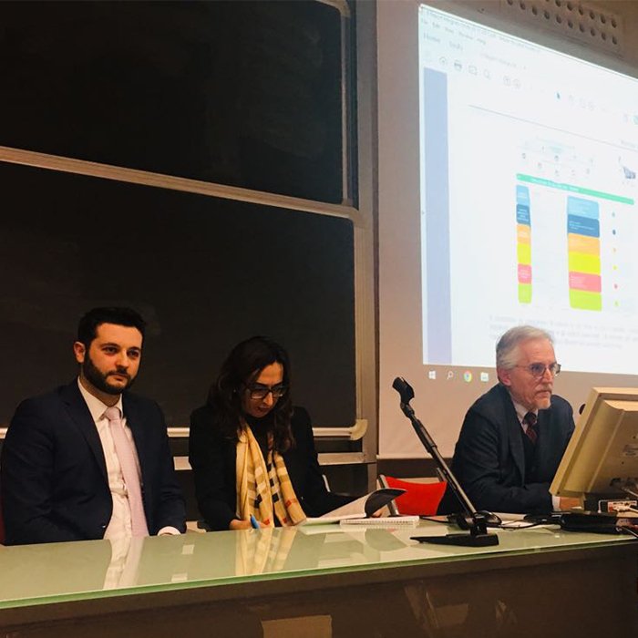 CironeSara's tweet photo. Conferenza al Dipartimento di #Economia e #Management dell'Università di #Ferrara sull'evoluzione del #bilancioaziendale. Andrea Ragazzini parla del #reportintegrato di #Stafer, una #PMI metalmeccanica dell’#EmiliaRomagna. https://t.co/G5RDYEyqXr