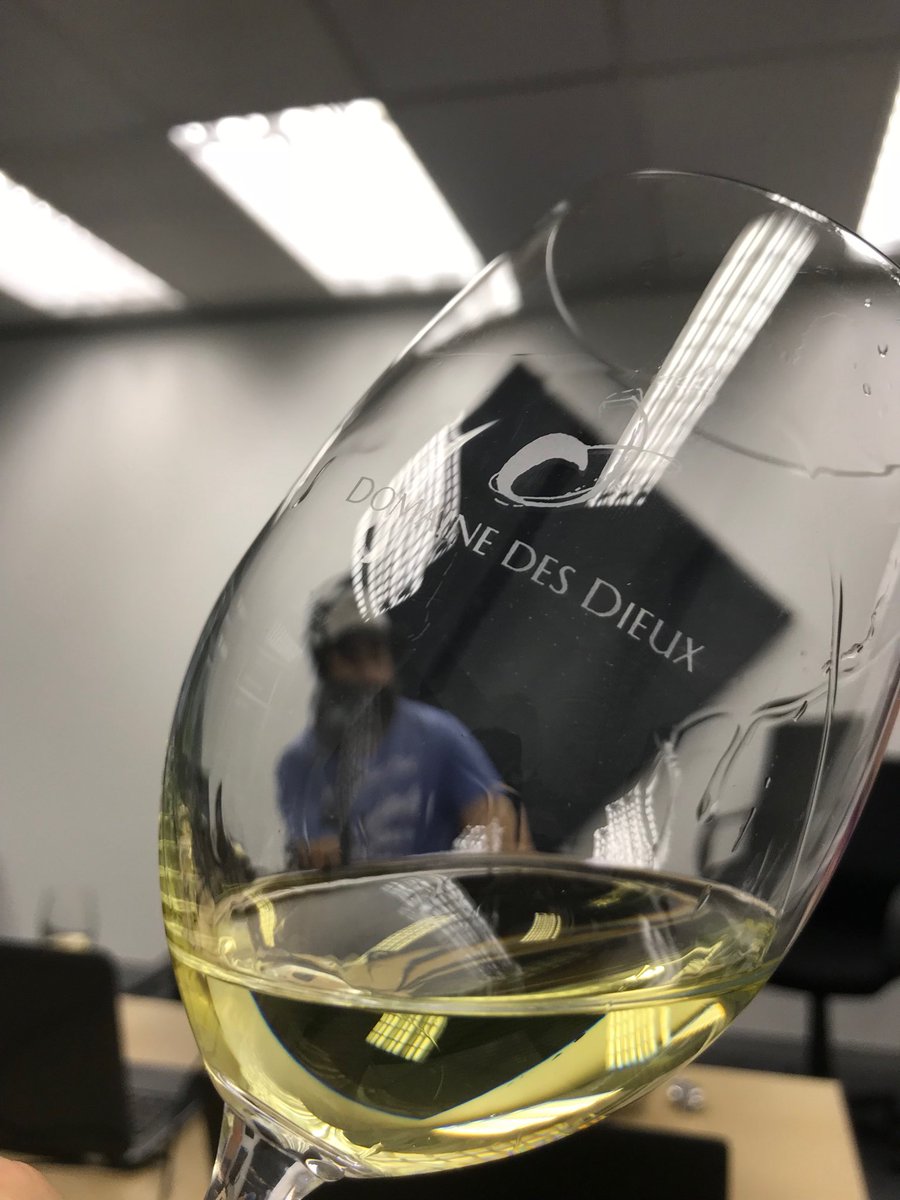 Beautiful color on this #2013 <a href="/DesDieuxWines/">Domaine des Dieux</a> #chardonnay - very distinct and attractive <a href="/ishotimagesza/">Jon Meinking</a> #sawineshowcase #celebrationoflife