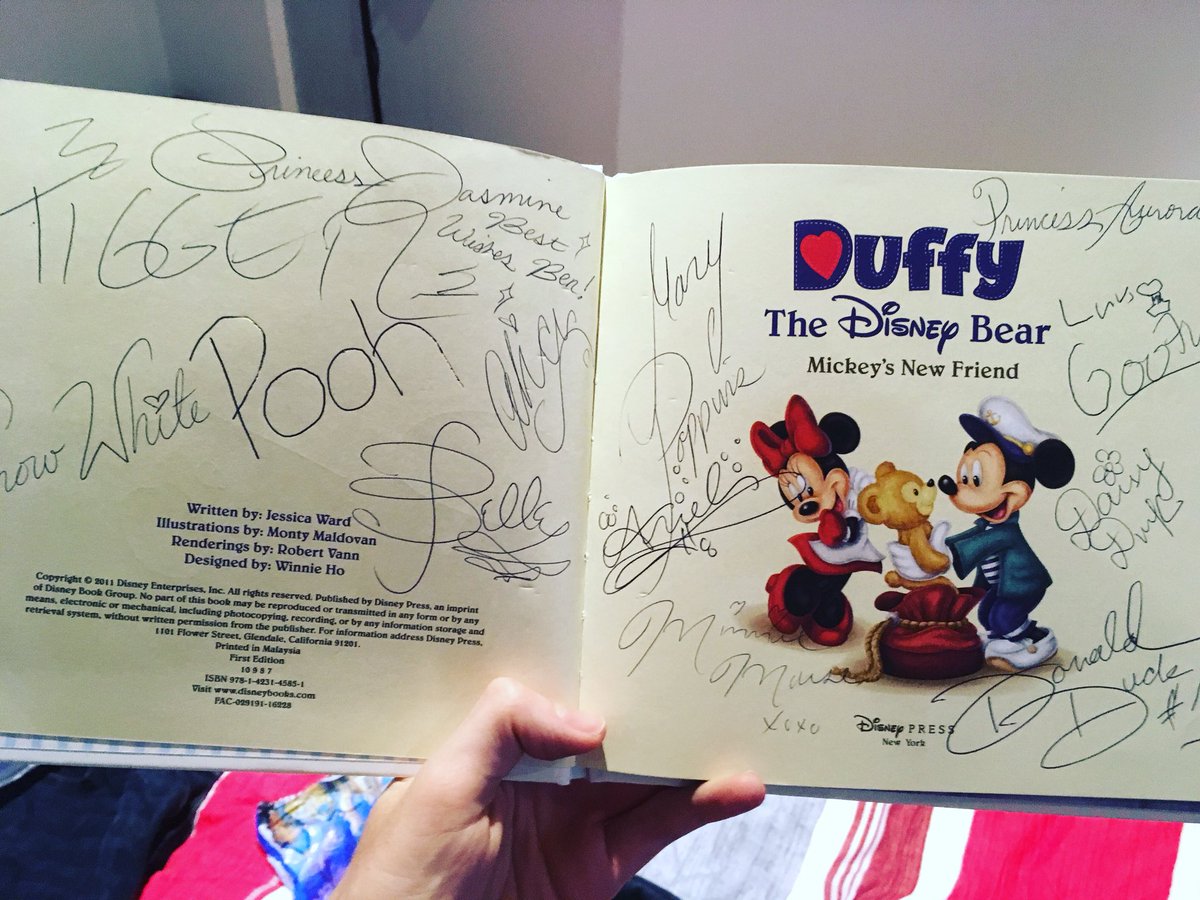 ben_millerman's tweet photo. Huge thank you to Cat for sending me some Disney magic from #Orlando. So lucky to have such a thoughtful friend, Miss you like mad but proud you’re following your dreams at the #waltdisneyworld Resort #Disney #Florida #Magicmaker #CastMember #DisneySideCast https://t.co/oEkazE9JZ5