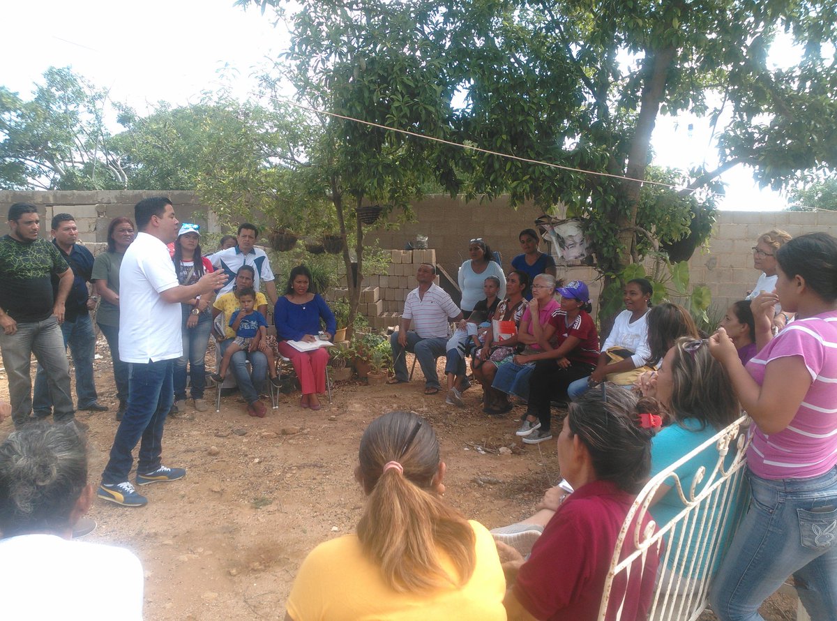 JayanaSur's tweet photo. gracias al candidato por su visita,trabajando para lograr el triunfo el 10D @josedavidfalcon https://t.co/Uv4DijNfnc