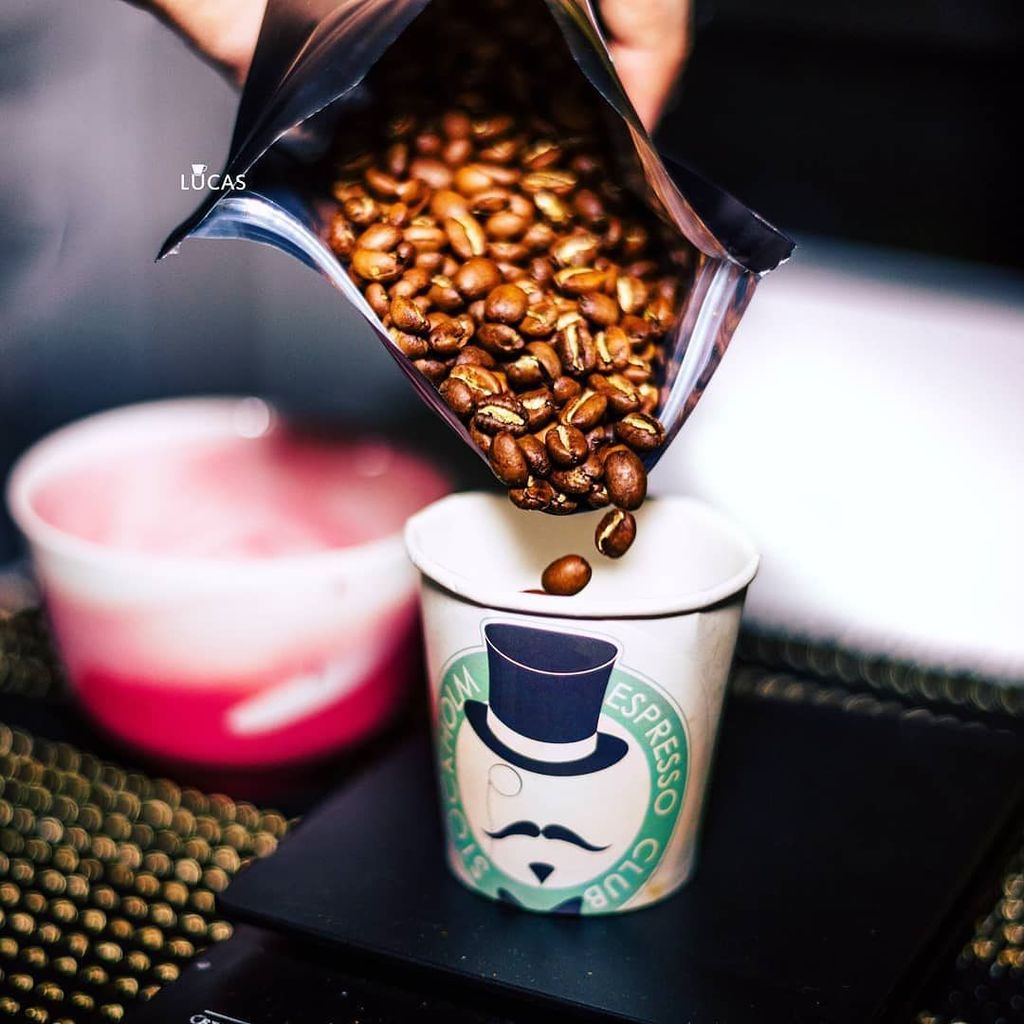 CoffeeAndLucas's tweet photo. ☕Light Roasted Beans - Ready to grind, brew, drink and dream☕
▶
#thirdwavecoffeerome #lightroast #stockholmespressoclub #kaluzna #brewingisforeveryone #specialitycoffee #butfirstcoffee #perfectdailygrind #photooftoday #bokehkillers #bokehlicious #bok… https://t.co/BZXteevehz https://t.co/qAok11QvXR