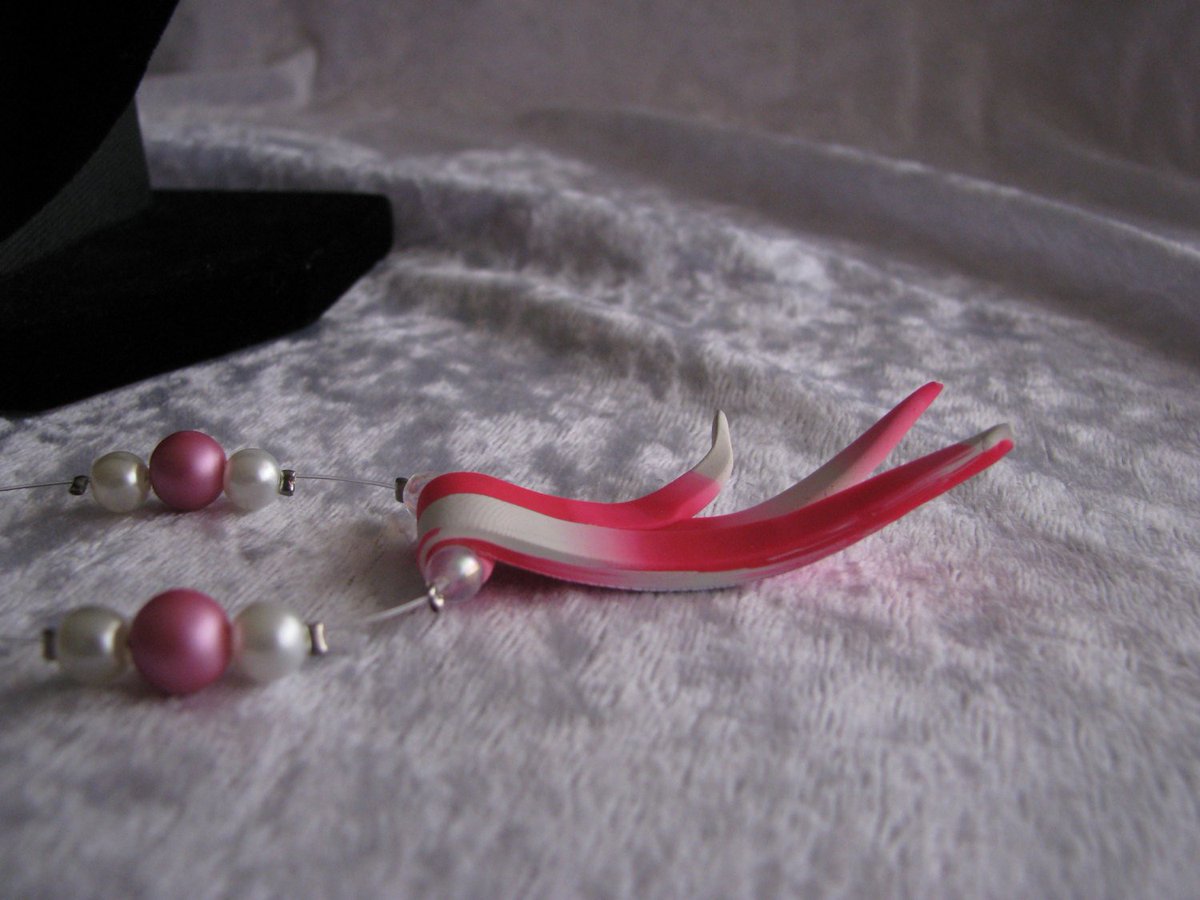 randomjewelry's tweet photo. Pink and White Polymer Clay Pendant Necklace https://t.co/VeFC71nqAN #RandomJewelry #Illusion https://t.co/a6ejXlJ3na