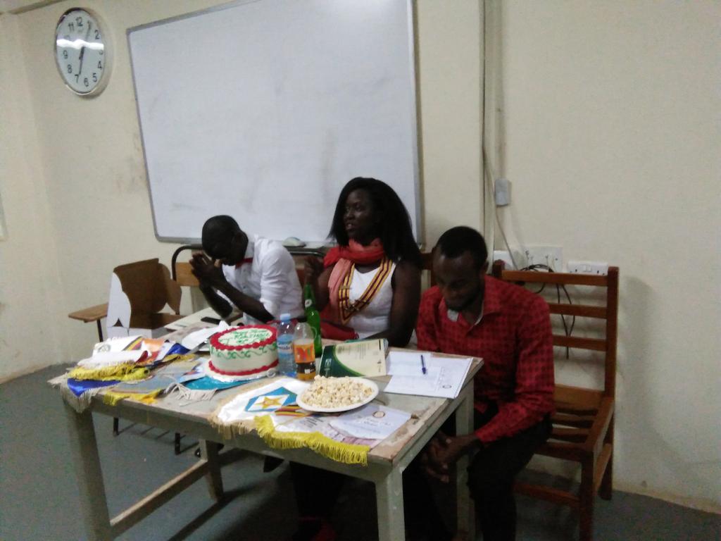 damaironlady's tweet photo. #xmasfellowship @ihsurotaract 
#yummycake
#xmascolors https://t.co/nrTzHW4Wvl