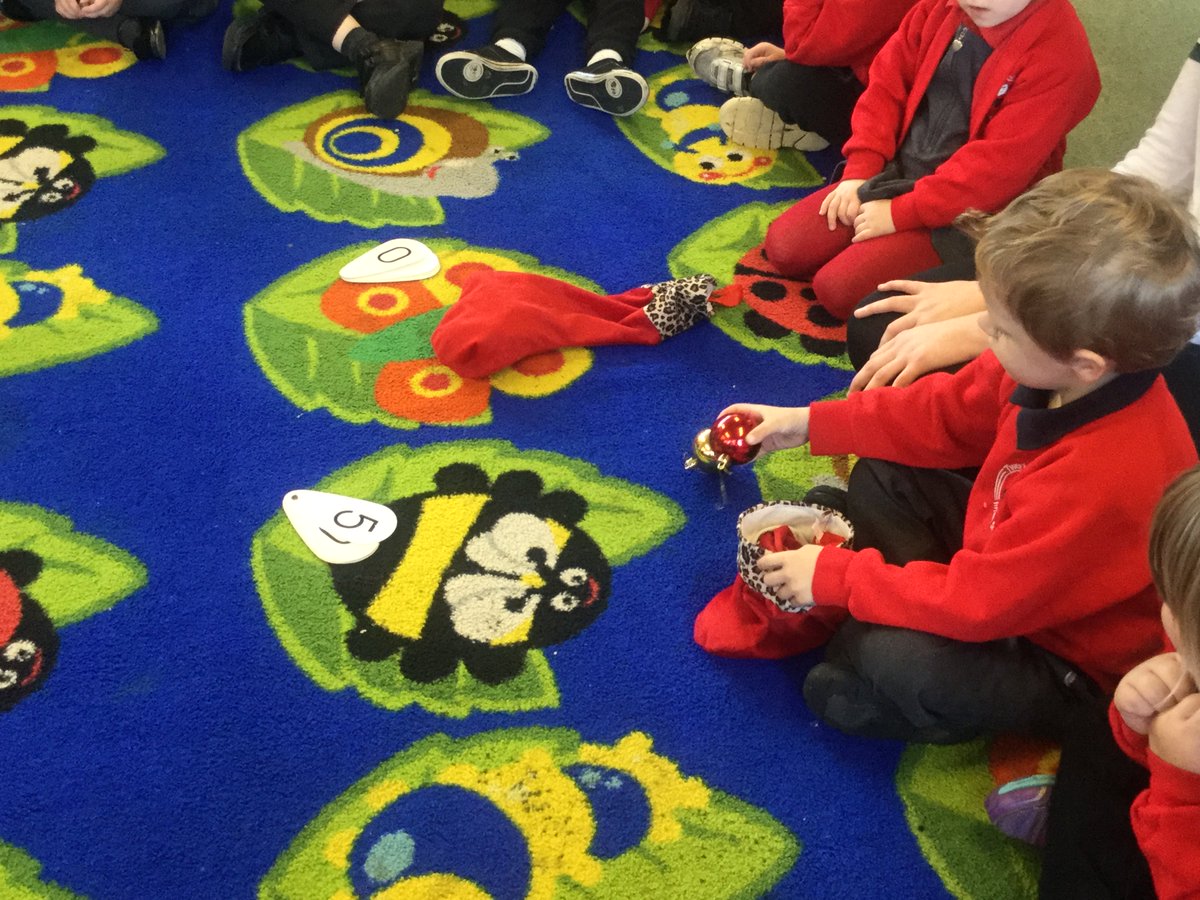 ashclass_TIS's tweet photo. Christmas themed addition! We counted the baubles in each stocking, matched to the numeral, then added them together #EYtalking https://t.co/0lisW01j9Q