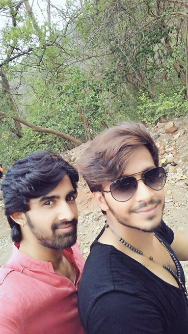 AyaKhan98's tweet photo. I vote ParamSingh for Ghulaam #TVPersonality2017 @SabrasRadio @BizAsia @8paramsingh https://t.co/n6vREF0MFN