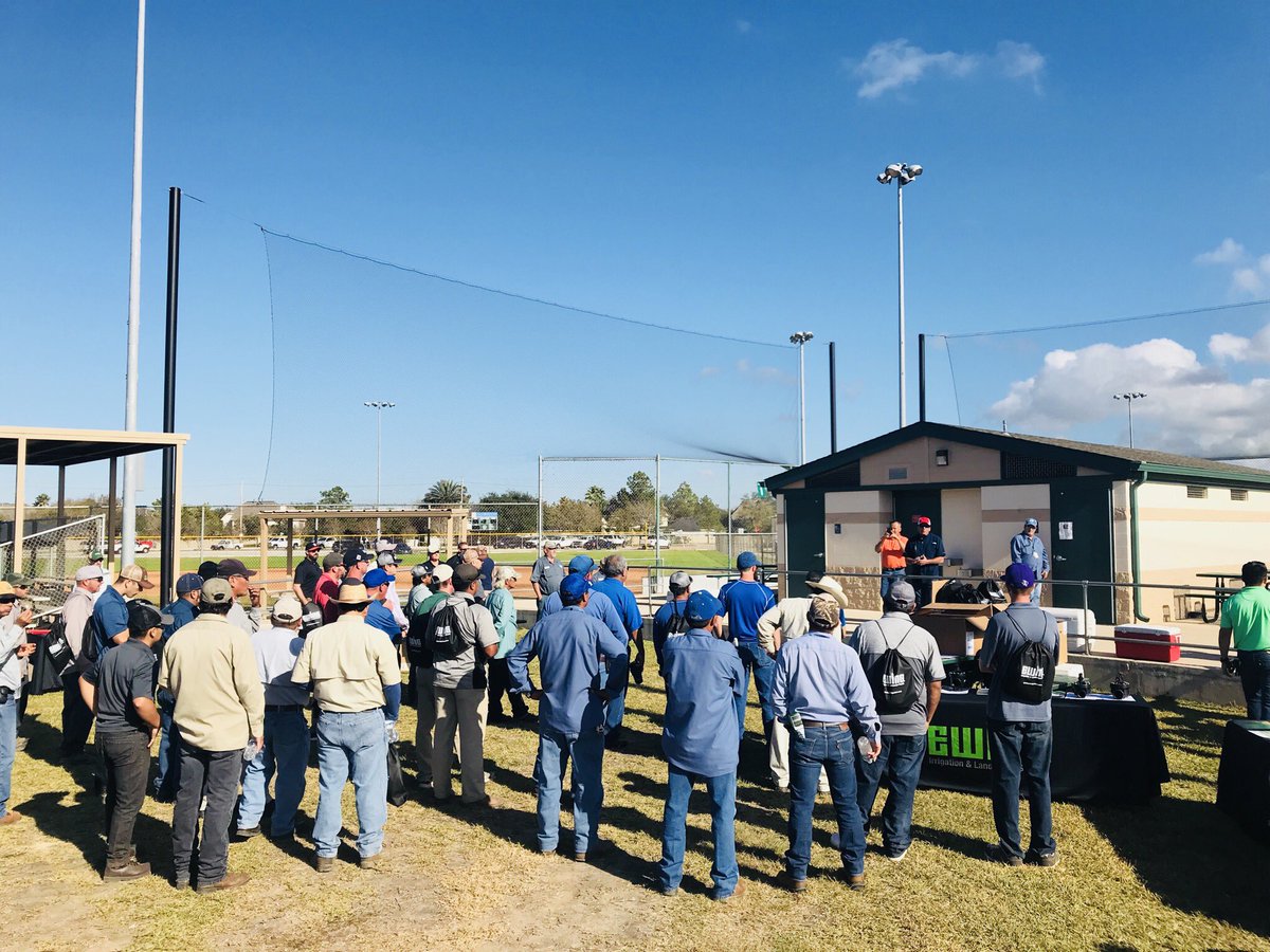 Pros_Choice's tweet photo. Thank you @EwingIrrigation & @mike_ebaum for having us @ this great field day extravaganza in TX. #BuildingBetterBallfields https://t.co/qV44W30ISC