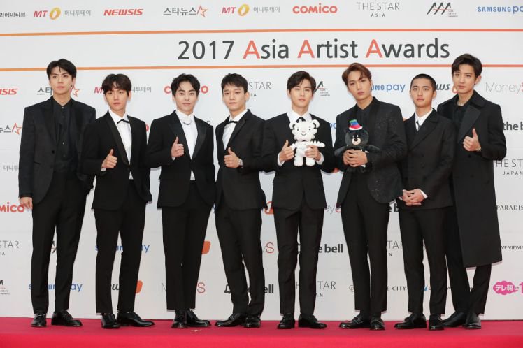 WORLDMUSICAWARD's tweet photo. #EXO set #GuinnessWorldRecord 2018 for winning the most #Daesangs at the #MnetAsianMusicAwards!👏1⃣🏆🏆🏆🏆🏆🔥👑🌟
https://t.co/W99yfNU3i3 https://t.co/qgikoqoEXK