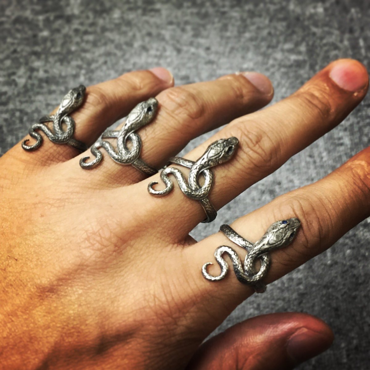 Twitter पर Shun Harada Plissken 夜中に言うことではありませんが 貪欲な銀の蛇の指輪が発売になりました 欲