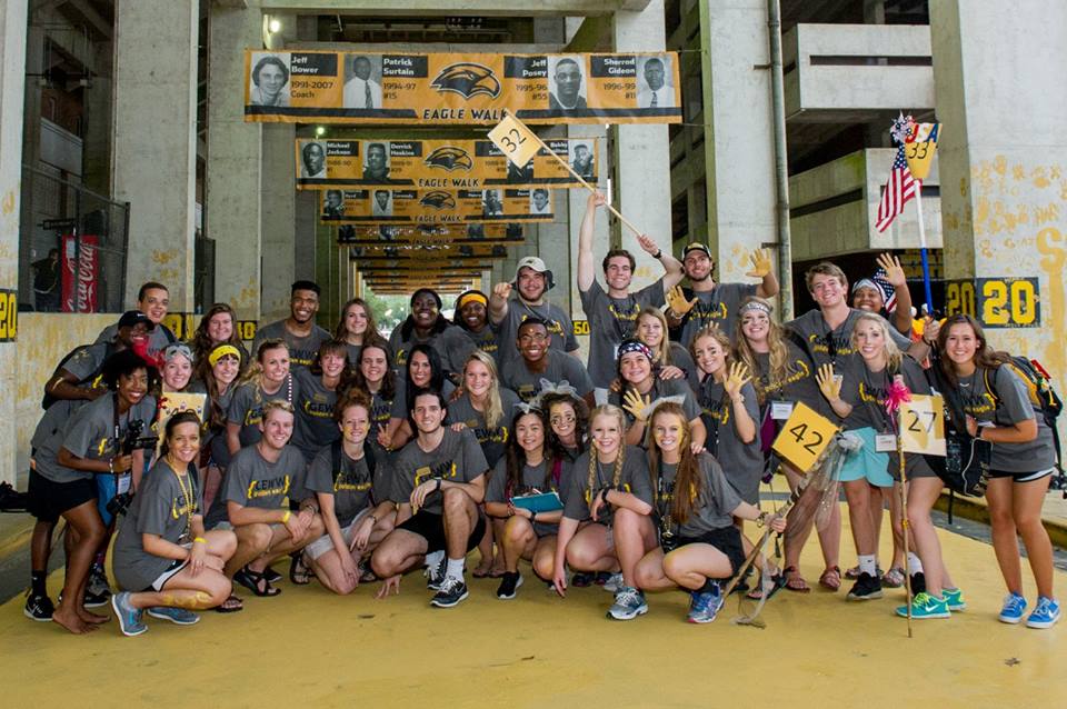USM_Michael's tweet photo. Admitted students for Spring 2018 can register for orientation by going to https://t.co/gT69KmyBT9. Reserve your spot today and #ChooseUSM #SMTTT #GoGold #BornToFly #SoarToUSM https://t.co/0qVvtD1B4l