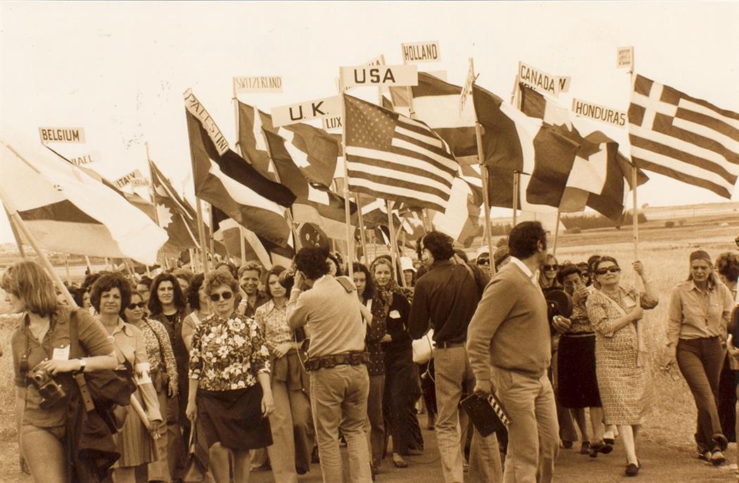 rikdialogoi's tweet photo. Απόψε στις δέκα στο @rikdialogoi, αναμνήσεις, διδάγματα από τη δράση της κίνησης "Οι Γυναίκες Επιστρέφουν". Μαζί μας Π.Παπαπολυβίου, @AAttalides, Νταιάνα Μαρκίδου. #Cyprus https://t.co/OPImaUmpkc