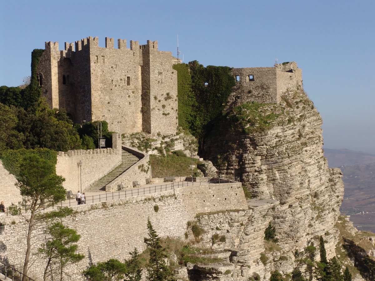 sanvitoweb's tweet photo. Momenti di grande emozioni con EricèNatale https://t.co/k6CWwgVaCv nel magico borgo medievale di #Erice @VisitSicilyOP @itinerariinita @Mediterraneoweb @Sizilien_DE https://t.co/xk85NEe2Ue
