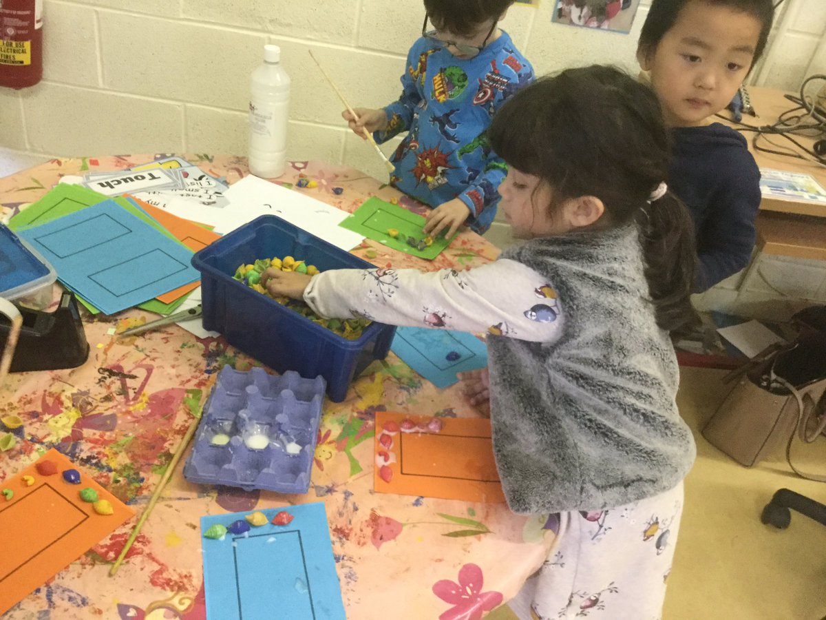 GetnsjiInfants's tweet photo. Juniorinfants have been getting #creative with pasta #changemakerskill #CMschool https://t.co/S2qW82Cjzq