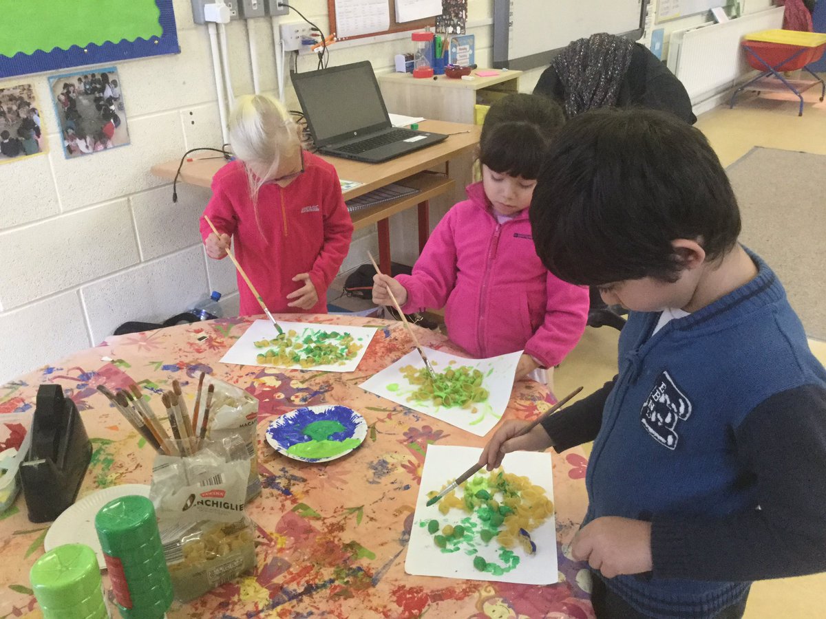GetnsjiInfants's tweet photo. Juniorinfants have been getting #creative with pasta #changemakerskill #CMschool https://t.co/S2qW82Cjzq