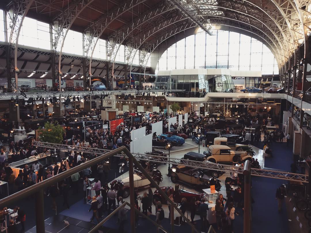 AnnelienDecan's tweet photo. Unieke locatie voor Conversion Day. #CD17 #Autoworld #Bloovi #ConversionDay https://t.co/gnEo3SQnzN