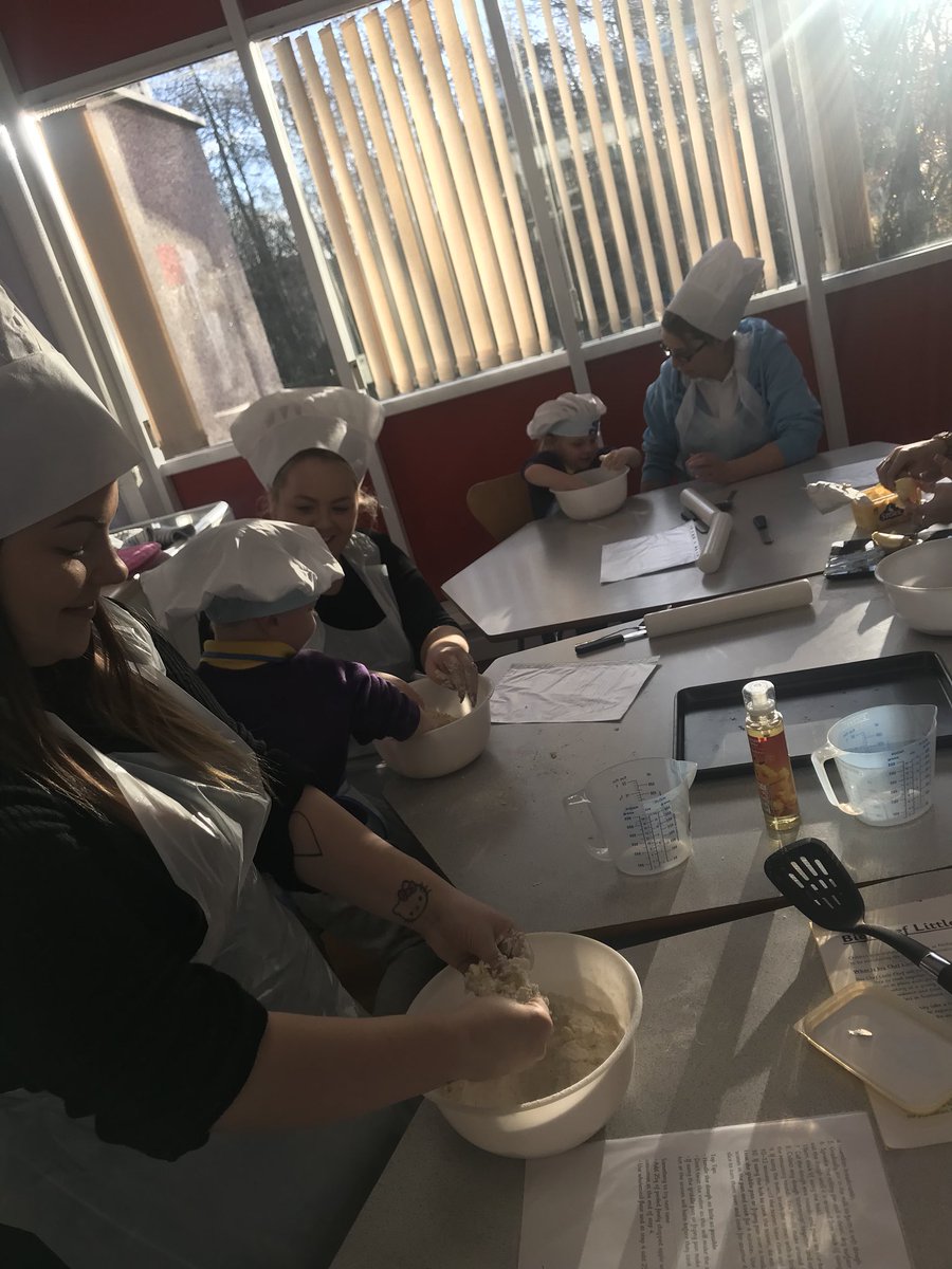 netherweans's tweet photo. Pouring and measuring the flour for our scones we needed 200 g of self raiding flour! We used our digital scales and drive to put the right amount in the bowl #developingearlynumeracyskills 👨🍳👩🍳 https://t.co/i0AM8fyUA2