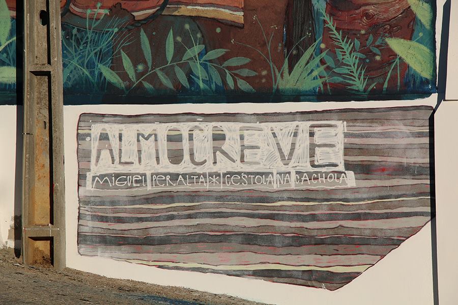 Con_Cachola's tweet photo. Mural en #Portugal #almocreves #Escarigo #MiguelPeralta #verán2017 https://t.co/Chl4NcKuBx https://t.co/NF11rT2MbR
