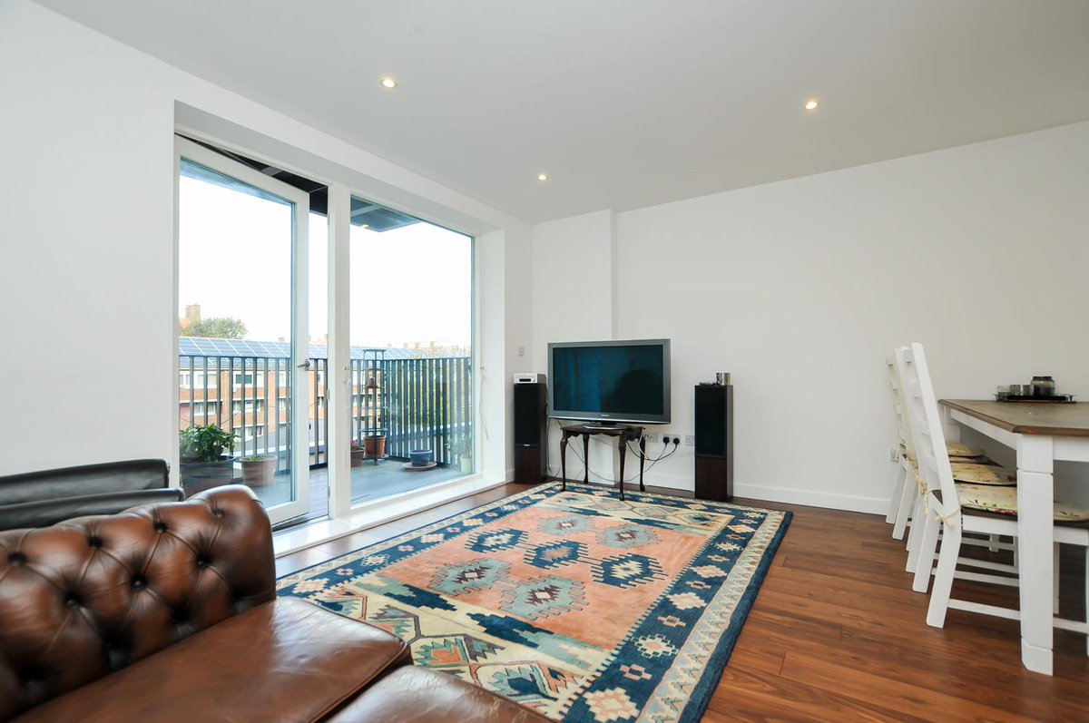 Nextmovelondon's tweet photo. #ForSale: Wonderfully light and spacious three bedroom #apartment with large balcony set on the fourth floor https://t.co/R4CdPdAoJ8 https://t.co/A3zBLCRaV7