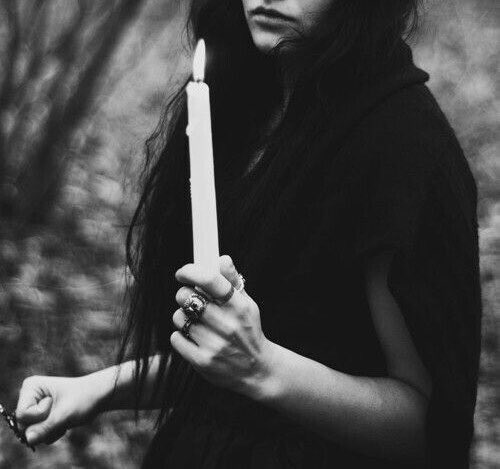 witchravenwood's tweet photo. Last night I braved leaving the woods to go pay my respects to a sweet man I knew, who had passed. Although he was always so nice, I got a totally different vibe about some of the "relation". #witchthoughts ππ https://t.co/QSer837fR8