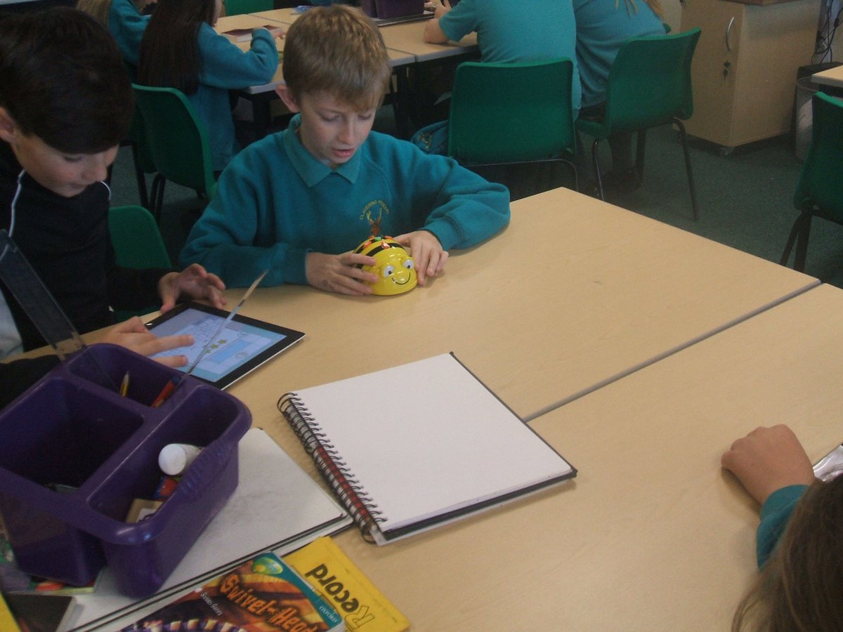ClaveringTS27's tweet photo. #6RT #6GW In #computing this week, we have continued to use different devices. We have now used; Beebots, Roamers, i-Pads and laptops. #controllingdevices https://t.co/e3i69iyjw2