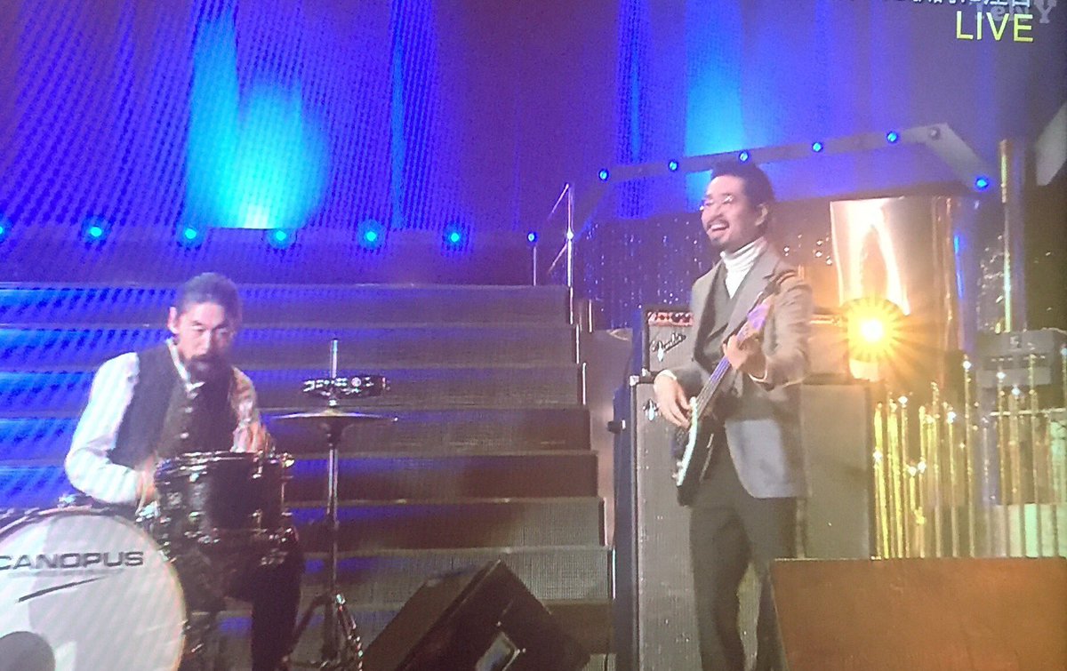 まゆお على تويتر 星野源出てきた瞬間ハマー って叫んでしまった 服もピシッと 髪もピシッと 楽器もkatanaでピシッと決めてめちゃくちゃかっこいいよ 今日は星野源もハマくんもスタイリストはteppeiさんかな