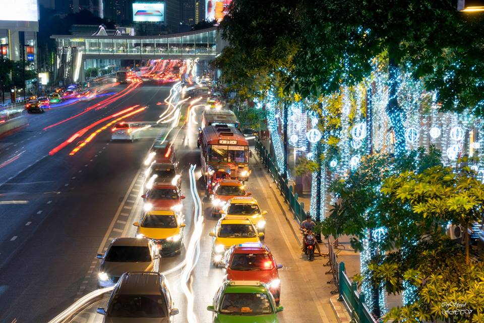 SHTV1's tweet photo. หน้าห้างเกษรพลาซ่า #shtv #cofspeed https://t.co/ctCSkn51T8