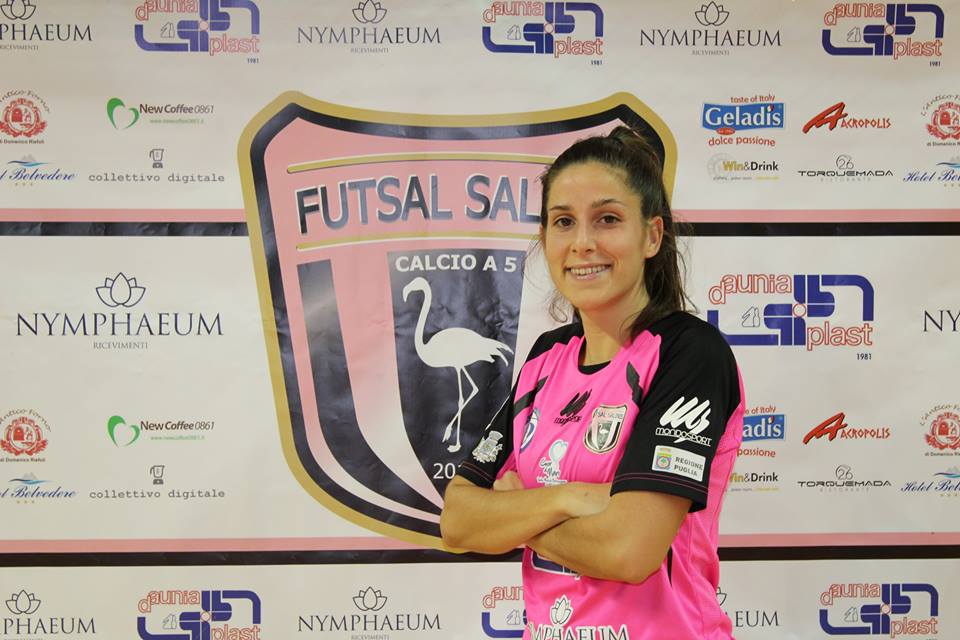 JoseliFernandez's tweet photo. la torroxeña jessica fernandez marquez  ciudadana de torrox ( malaga ) esta de dulce en la liga italiana de fútbol sala en la élite de dicha liga vamosss jessica a por todas y ya te quedan pocos sueños por realizar vamossssssssssssss  la máxima goleadora  con 7 goles del salinis https://t.co/DoSj5KJtSS