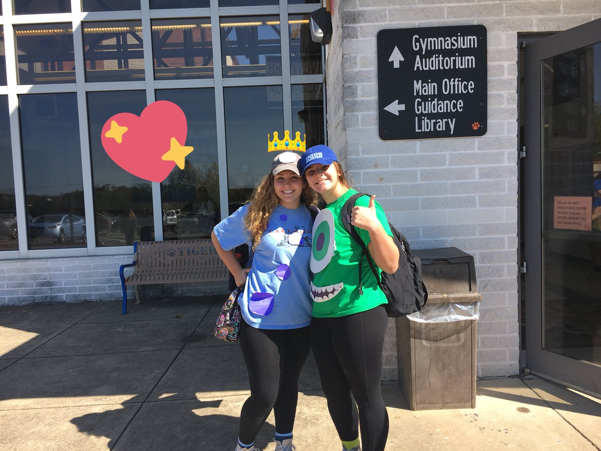 ebspence's tweet photo. happy birthday reanne!! i love you endlessly💕 thank you for all the good times and great laughs🎉 i hope you have the best birthday ever😘💜 #dirtyron #streamerbuds #veebs #vine @reannecullen https://t.co/7rdGWRpJgH