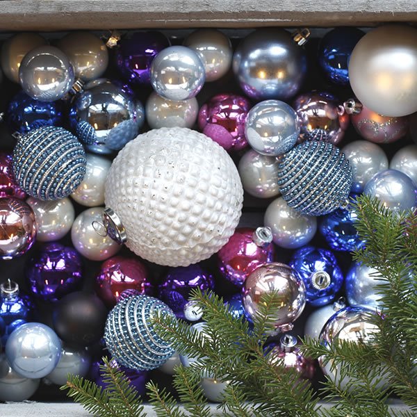 Telefleurs's tweet photo. La boutique de #Noel est ouverte! Découvrez la collection de fleurs pour #Noel2017 Livraison partout en France &amp; étranger https://t.co/0m59xCcYRn https://t.co/e4bhwYXjJe