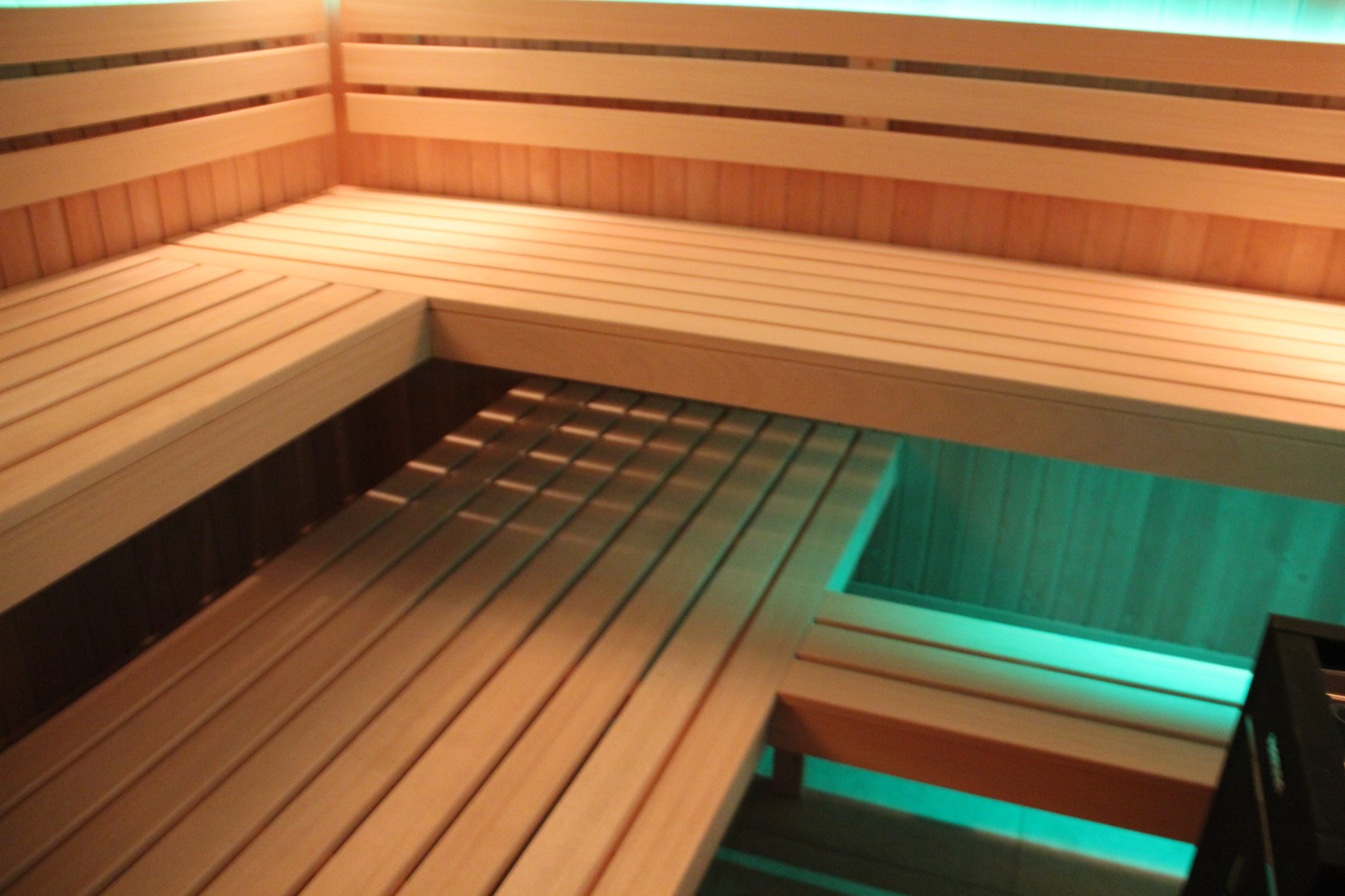 Парящий полок в бане мощный