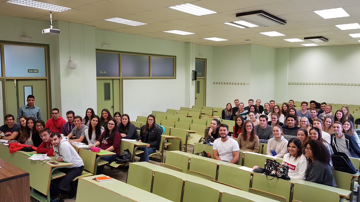 RafaelAnSan's tweet photo. Actividad de los alumnos de 3°C de ADE con los alumnos de Dickinson College en Málaga @economicasUMA @FCEEUMA https://t.co/S17EMooh4Y