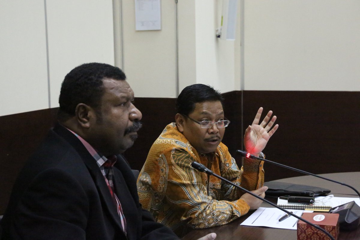 HumasBappenas's tweet photo. Bappenas menerima kunjungan dari DPRD Papua ,hari Senin (27/11) di ruang rapat Djunaedi Hadisumarto – 4 Kementerian PPN/Bappenas. https://t.co/7qtVsbqGju