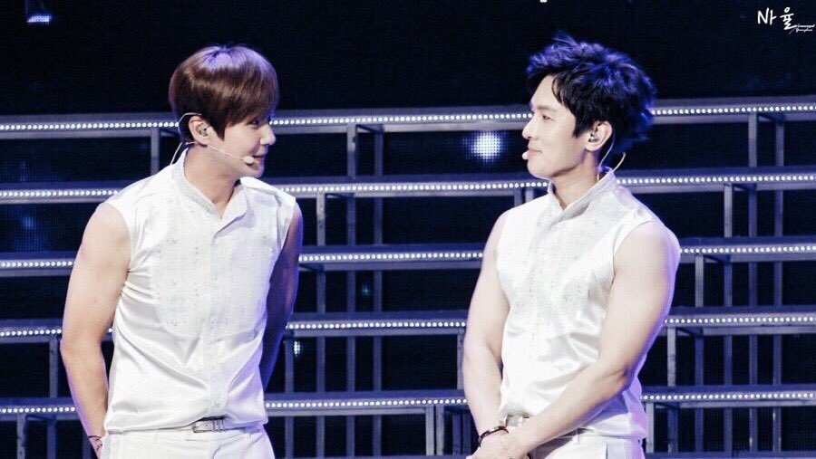 ALL_SHS_CPP's tweet image. 셩: 내가 진짜 놀랄만 한 거 얘기 해줄까? 나 동완이랑 사겨.

민: 그래? 놀랄 만 한 것도 얘기 해봐.
릭: 그래서 놀라운 건 뭔데?

완: 헐 진짜?!!!! 우리 사겨?!!!!
릭셩민: (?????)