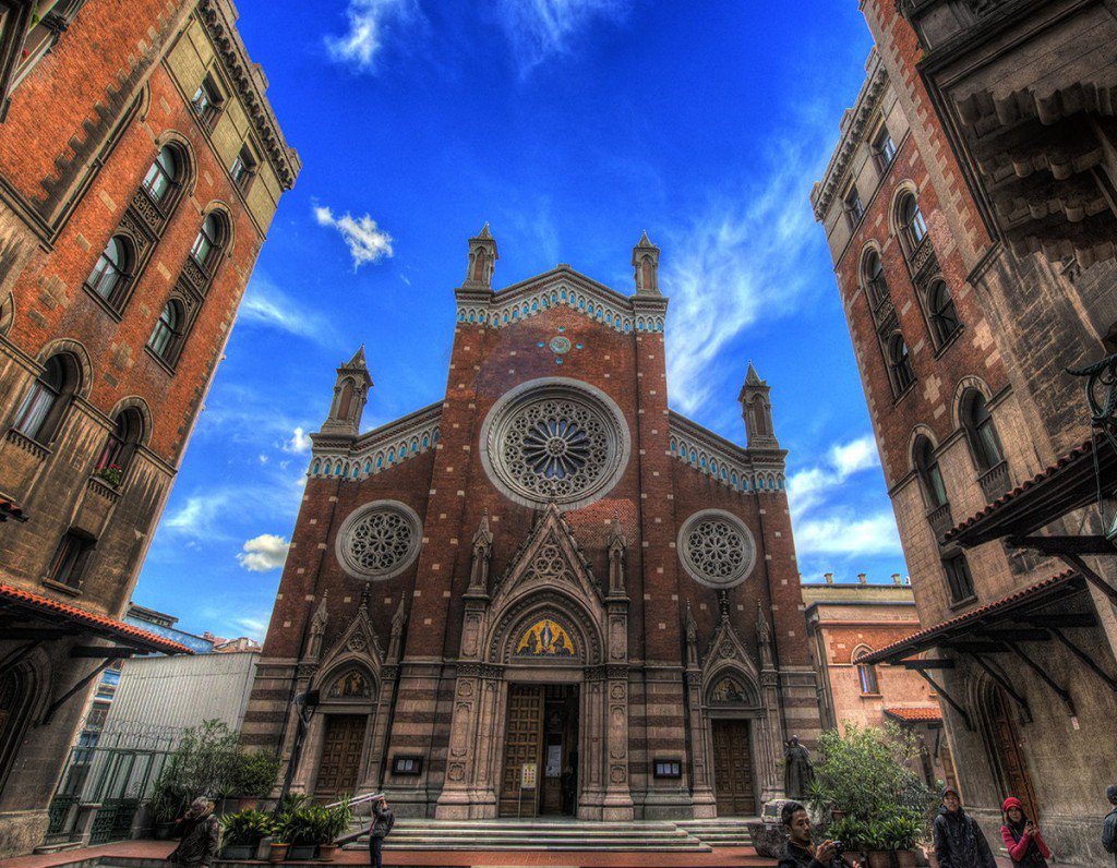 ucuzagit's tweet photo. İstanbul'un en büyük Katolik Kilisesi, tüm ihtişamıyla sizleri bekliyor! https://t.co/RBTgXT4Bci #tarih #beauty #history #grandness #amazing #Sent #Antuan #church #ambiance #travel #kilise #grand https://t.co/6KLYjZMN38