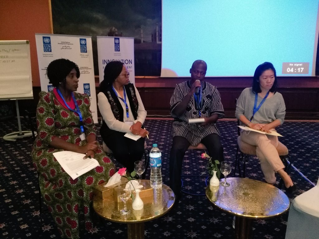 PNUD_BFA's tweet image. #Hack4dev #Salifou_zoungrana du @PNUD_BFA présente au #Caire le challenge du #BurkinaFaso pour l'intégration de l'#innovation dans les cycles de projets . #pndes #youthConnekt @metsi2 @marclepage @UNDPAfrica @onubf @UNDP_innovation @Agoscor2