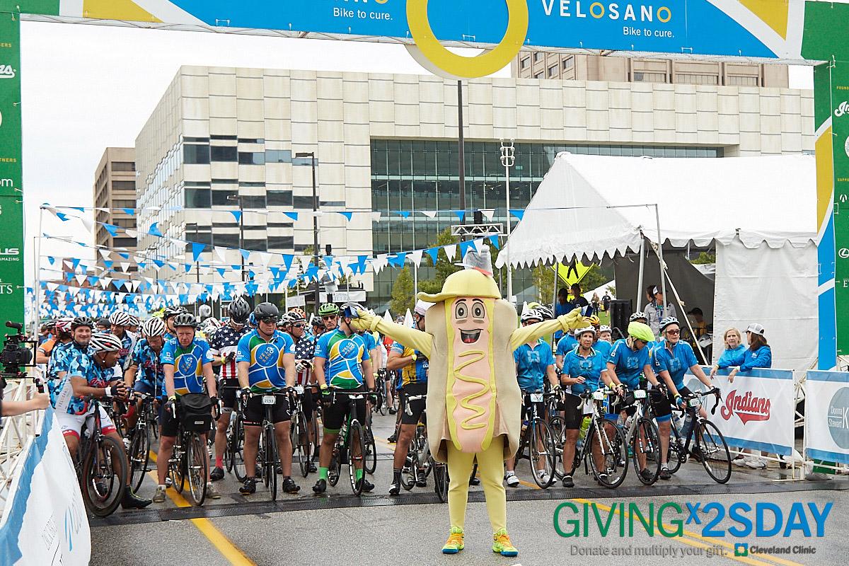 CleGuardians's tweet photo. Our @bikeVeloSano team has raised $519,779 over the past 4 years.

This #GivingTuesday, donate to @ClevelandClinic research and your gift will be matched (up to $10K). It’s twice the impact! Donate today https://t.co/lJoiMTAvu3 #GivingX2 https://t.co/eNjaUOVM1l