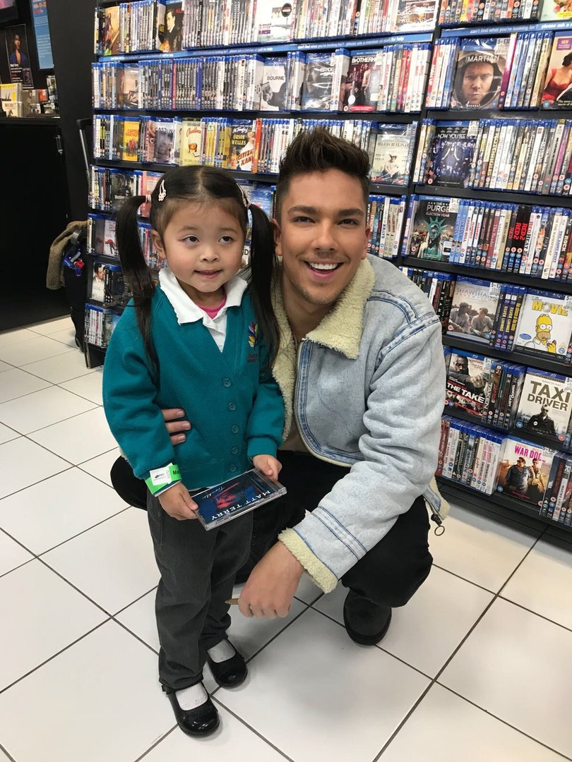MattTerry93's tweet photo. Thank you all so much for coming last night, I can't thank you enough for the support, you're all AMAZING! I hope you're enjoying the album and see ya all soon 😘 NEXT STOP BIRMINGHAM! https://t.co/b8Cw4KNQnn https://t.co/yc6jOASkhl