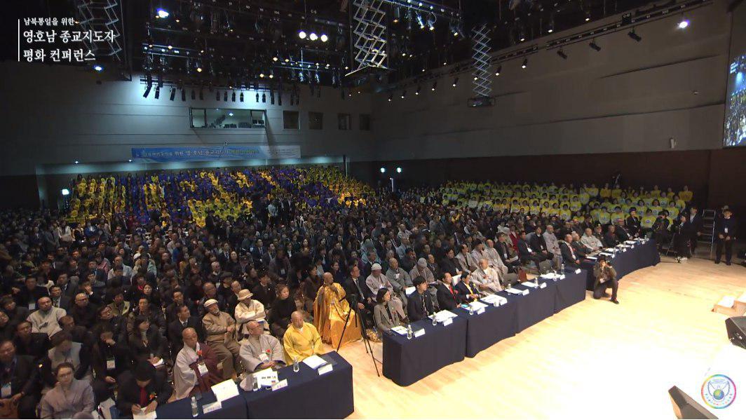 ManHeeLeePeace's tweet photo. Don't join #Peace Conference to make #worldpeace?
I believe it will come true if we gather our mind. #hwpl #manheelee https://t.co/BEKcIGKOOA
