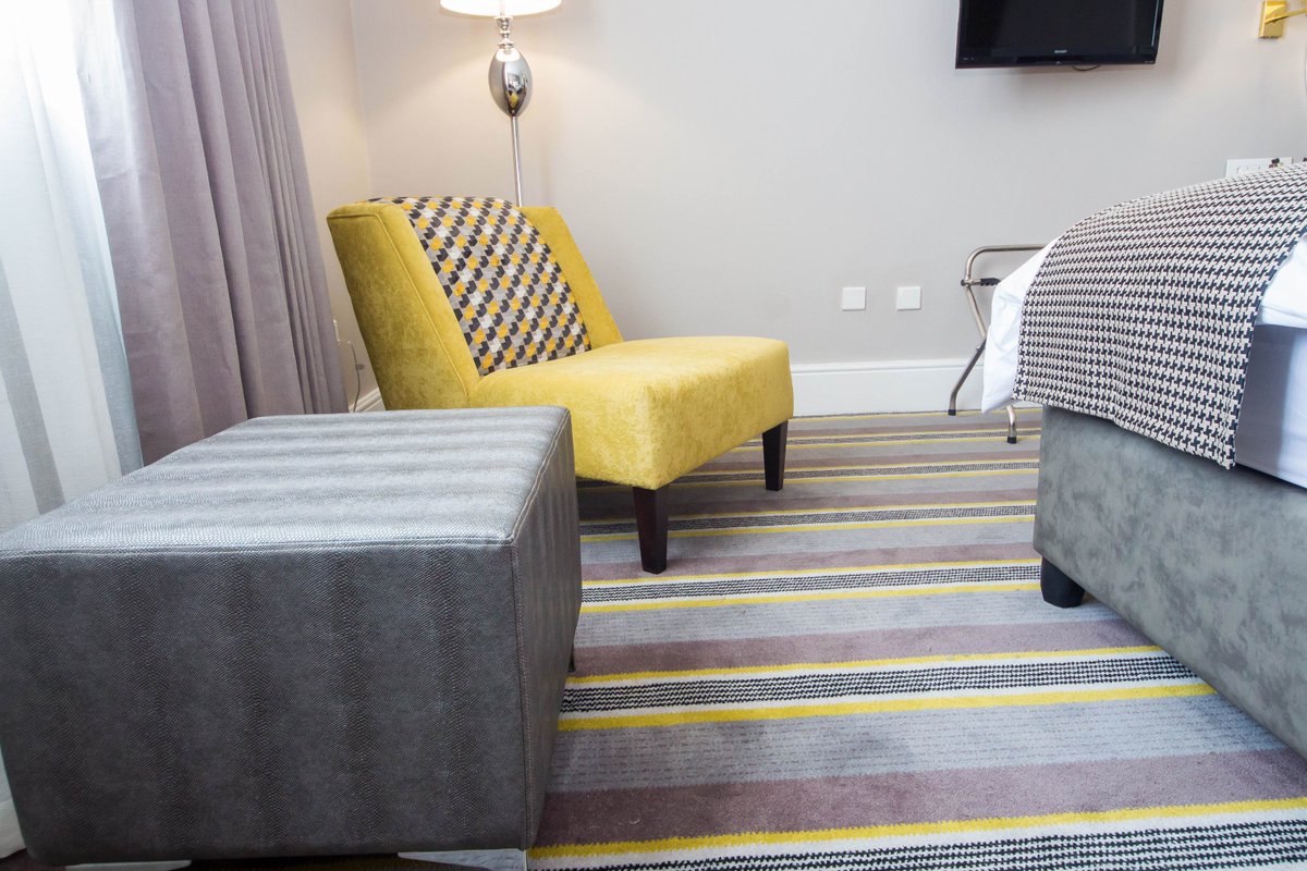 Holiday Inn Zimbabwe tweet media