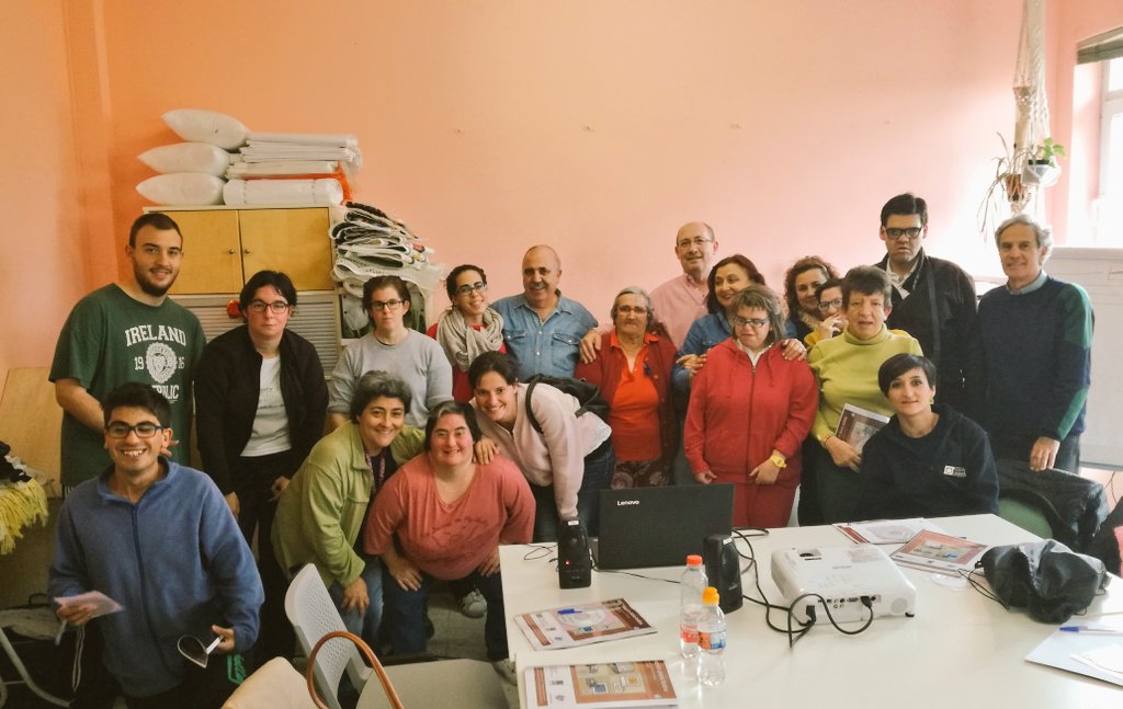 SergioAguinaga6's tweet photo. Hoy #AMASFacil @GrupoAMAS estamos dando un curso de #lecturafácil para @FundacionAldaba , para su #fundacióntutelar y #COElMolino . Encantados de #aprender y #compartir #accesibilidad y #ComprenderElMundo 👌📖 https://t.co/UdXgdwydRj