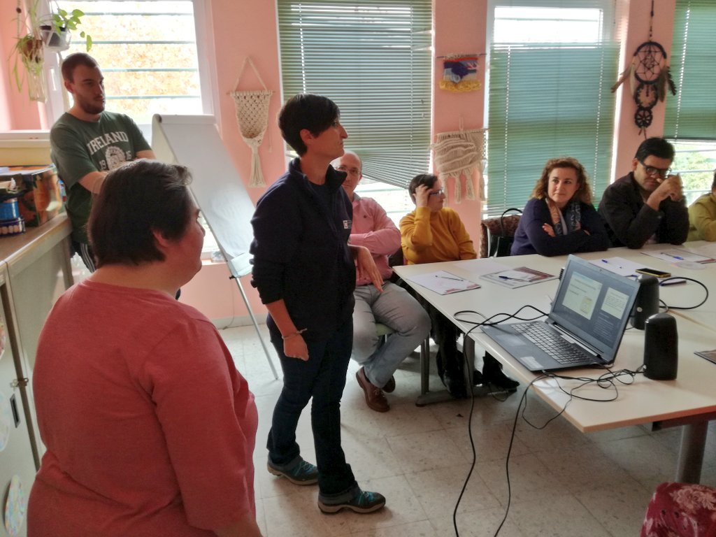 SergioAguinaga6's tweet photo. Hoy #AMASFacil @GrupoAMAS estamos dando un curso de #lecturafácil para @FundacionAldaba , para su #fundacióntutelar y #COElMolino . Encantados de #aprender y #compartir #accesibilidad y #ComprenderElMundo 👌📖 https://t.co/UdXgdwydRj