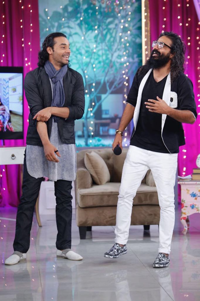 GoharRasheed_FC's tweet photo. Morning show for A Plus tv wearing munib nawaz
styled by Amna Niazi of siddysays
#GoharRasheed
#Rangreza
#takeIIpr https://t.co/gI8jtvZJjZ