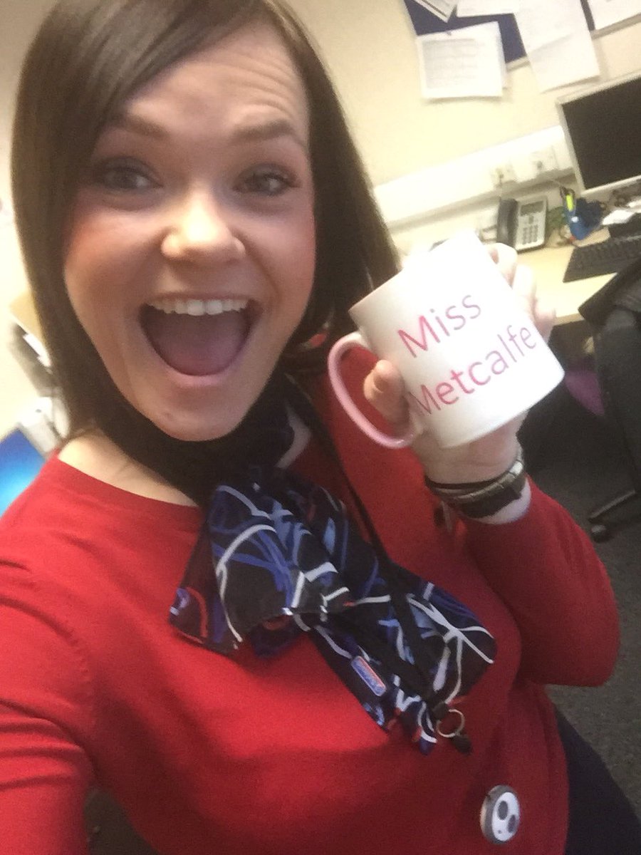 AmesyM3's tweet photo. Emosh last day... Loved every minute of my year with @NBSEMY #teamretford ❤️ Fizz, goodies &amp; pressies. Love ya all @dgoodi @Wilson76Andrea https://t.co/QSBkXdZhcH