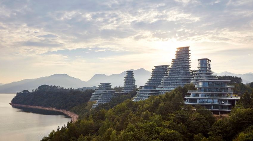 Boris_Dadvisard's tweet photo. Inspired to mimic the topography of the surrounding mountains, this new building in China's Huangshan Mountain Village is a jewel of urban integration with nature.
https://t.co/0KejBHqVdr
#landscapeintegration https://t.co/5WzMccn6no